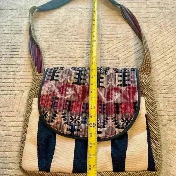 Sage and Harper messenger bag - Picture 4 of 9